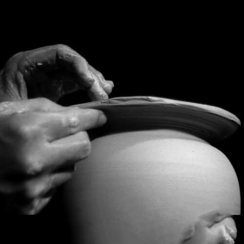potter-vase-circle Ceramics
